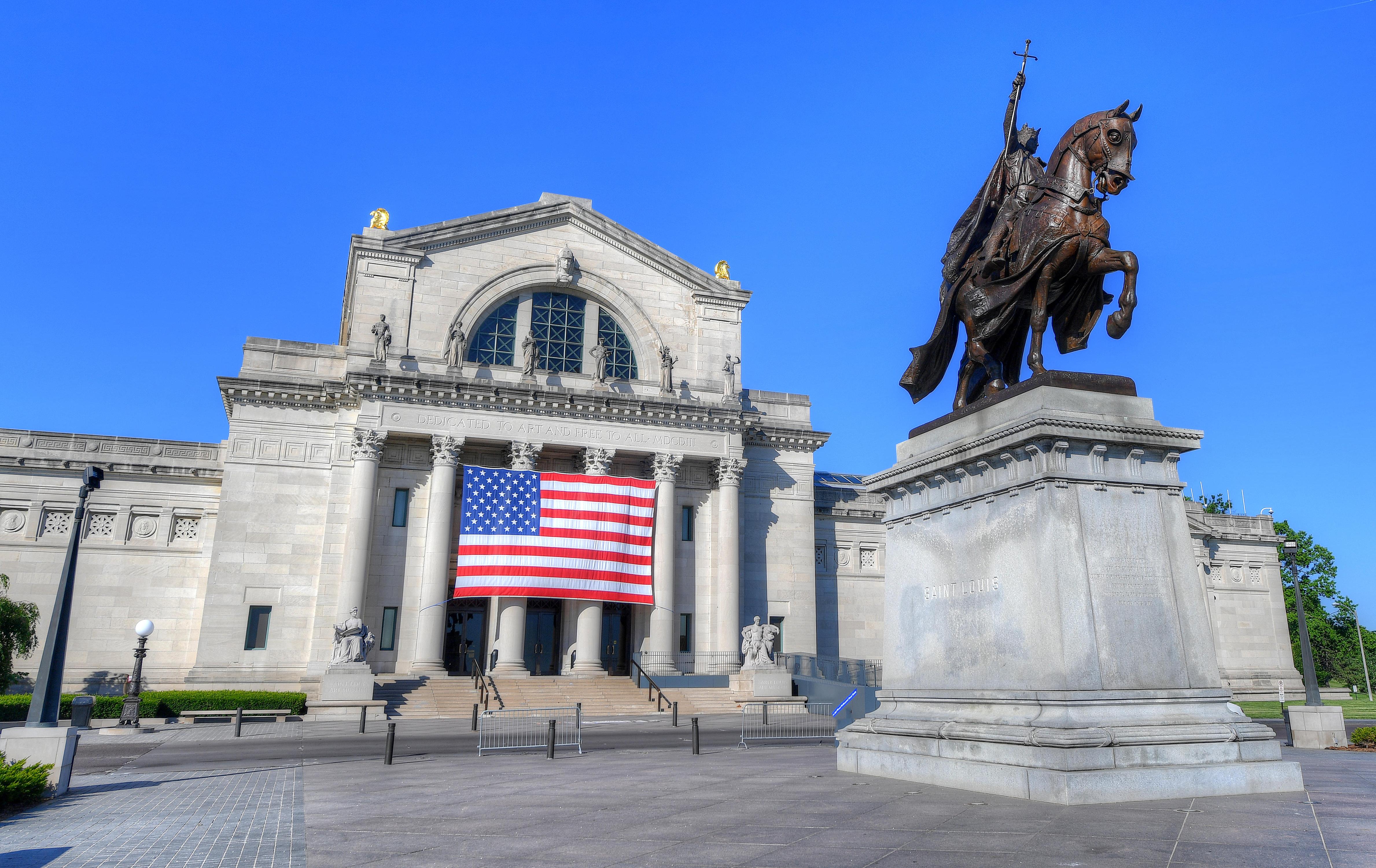 St. Louis Art Museum and statue of King Louis IX.