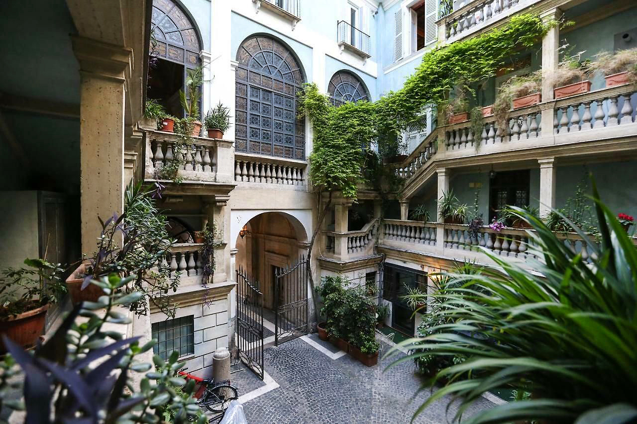 Elegant suite with historical architecture at Palazzo Alibrandi.