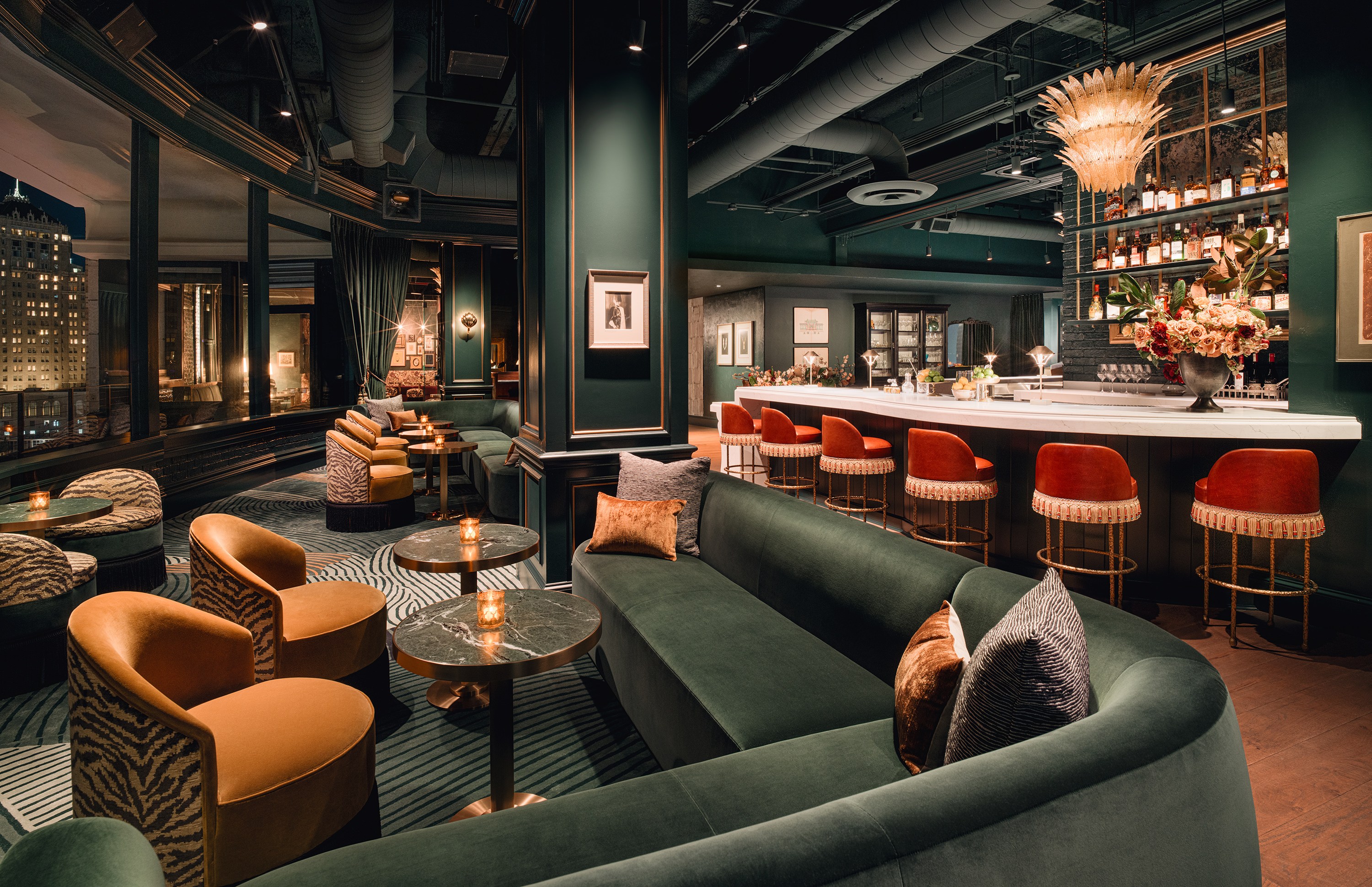 The Beacon Grand San Francisco bar and lounge area.